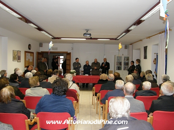 Il presidente della c.a.s.a il Rododendro Fulvio Andreatta introduce la cerimonia