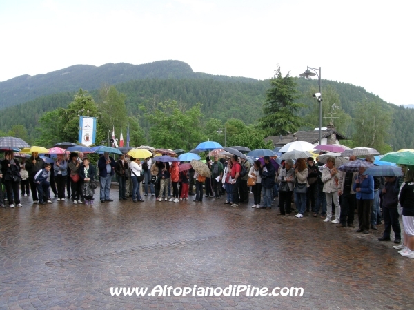 Festa patronale Madonna di Pine' 2012 - sosta alla RSA Villa Alpina