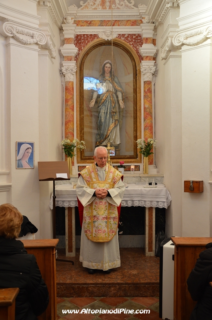 Don Carlo Moser celebra la S. Messa ai Bernardi per la festa dell'Immacolata Concezione 2013