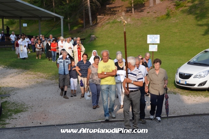 La processione con la reliquia dalla Comparsa verso il Santuario