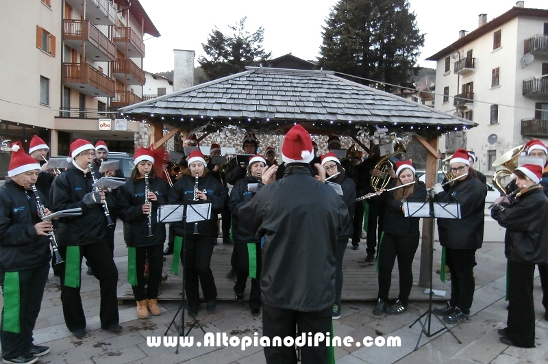 I lavori delle mani e del cuore 2015 - Gruppo Bandistico Folk Pinetano 