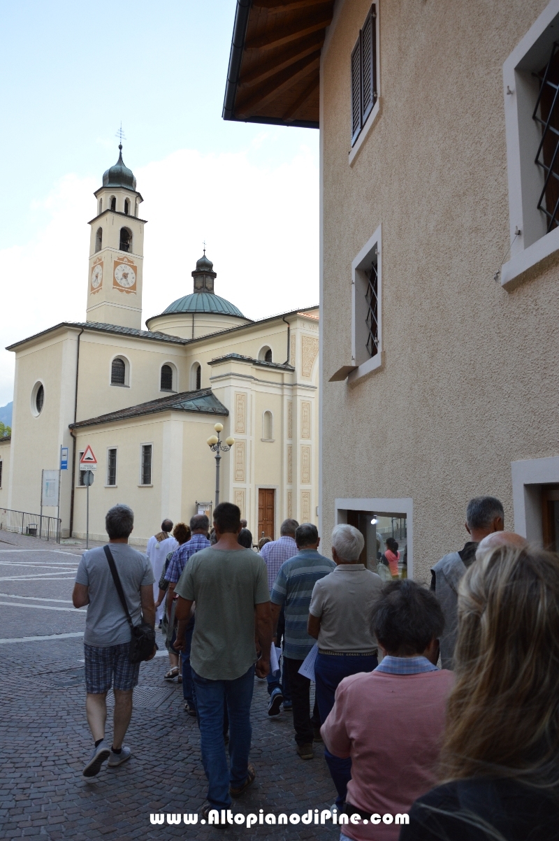 Processione verso il Santuario di Montagnaga dedicato a S. Anna