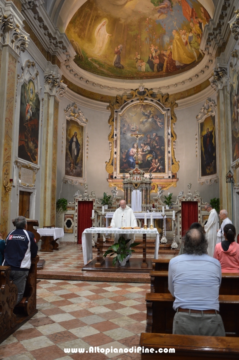 Benedizione finale nella chiesa S. Anna - Santuario della Madonna di Pine'