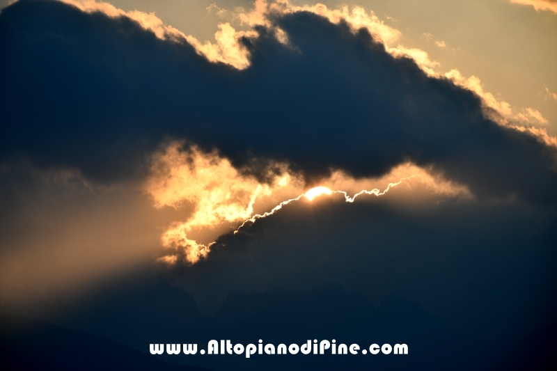 Quando al tramonto il cielo si tinge di rosa - il racconto della formazione delle montagne a cura del geologo dott. Lorenzo Cadrobbi