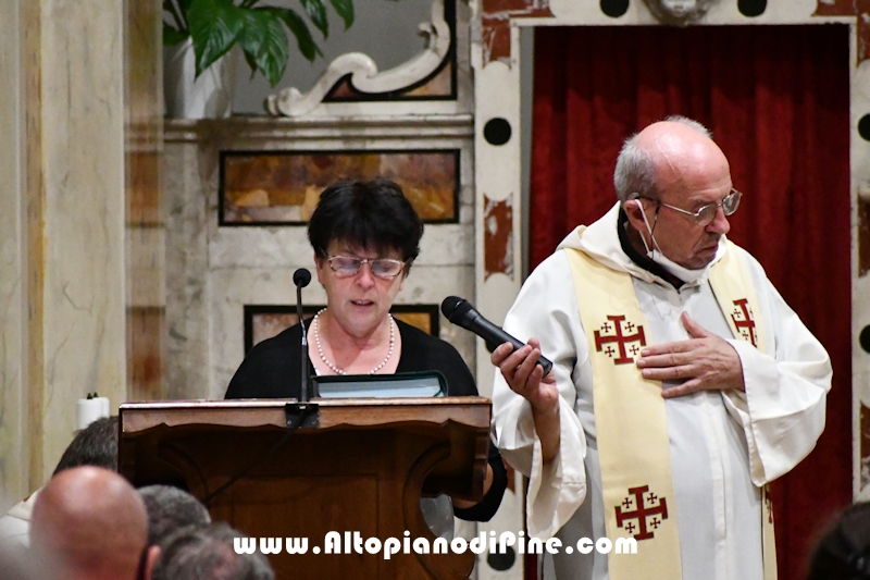 Liturgia della luce con accensione delle candele al cero pasquale