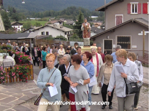 La processione con la statua di San Valentino