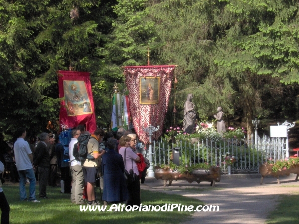 I confaloni delle parrocchie del pinetano