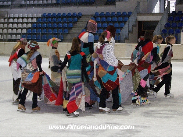 L'Artistico Ghiaccio Pine' indossa il Family Dress