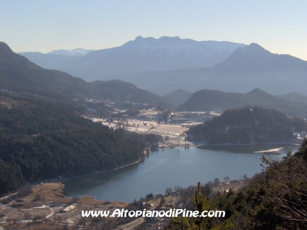 Lago della Serraia visto dai boschi di  Rizzolaga - gennaio 2007