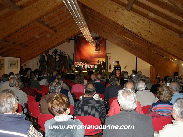 La numerosa gente presente all'inaugurazione del 114 Congresso SAT