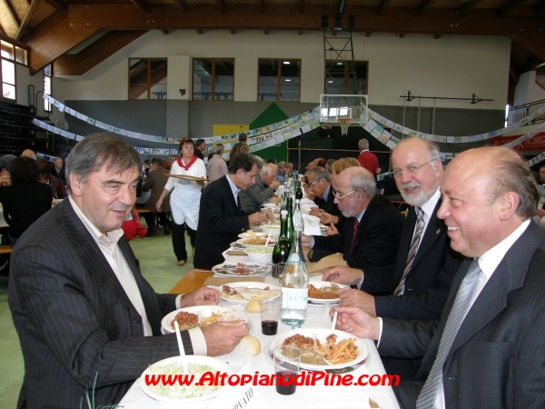 Alcune autoritá presenti al Pranzo Sociale del 114 Congresso SAT