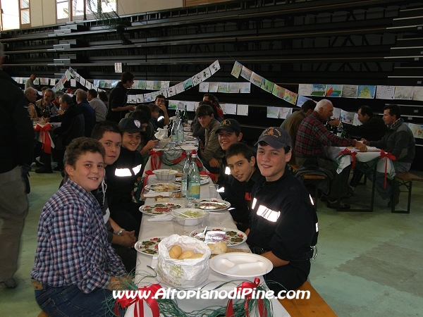 Gli Allievi dei Vigili del Fuoco Volontari con alcuni amici