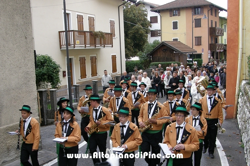 Gruppo Bandistico Folk Pinetano - Benvenuto al nuovo parroco di Folgaria don Gabriele Bernardi