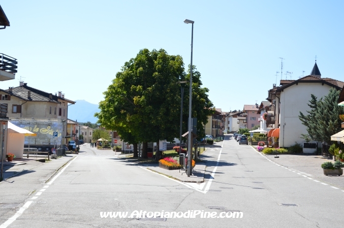 Vie del centro di Baselga - corso Roma e via Piana