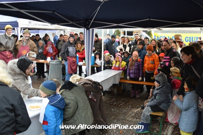 Sagra S.Giuliana 2014 - Sbigolada piccoli, la gara a chi mangia piú veloce