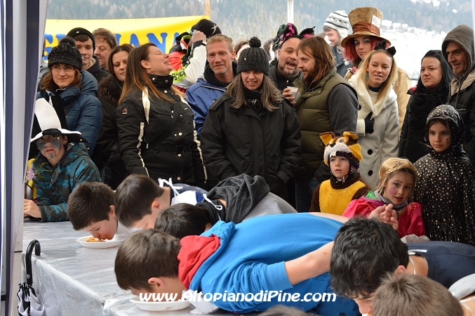 Sagra S.Giuliana 2014 - Sbigolada ragazzi, la gara a chi mangia piú veloce