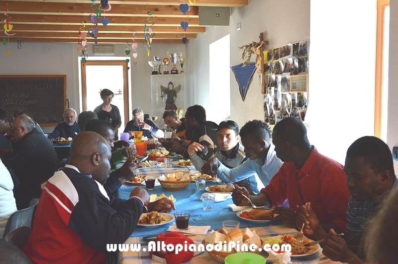 Pranzo conviviale con i richiedenti asilo - Tressilla 