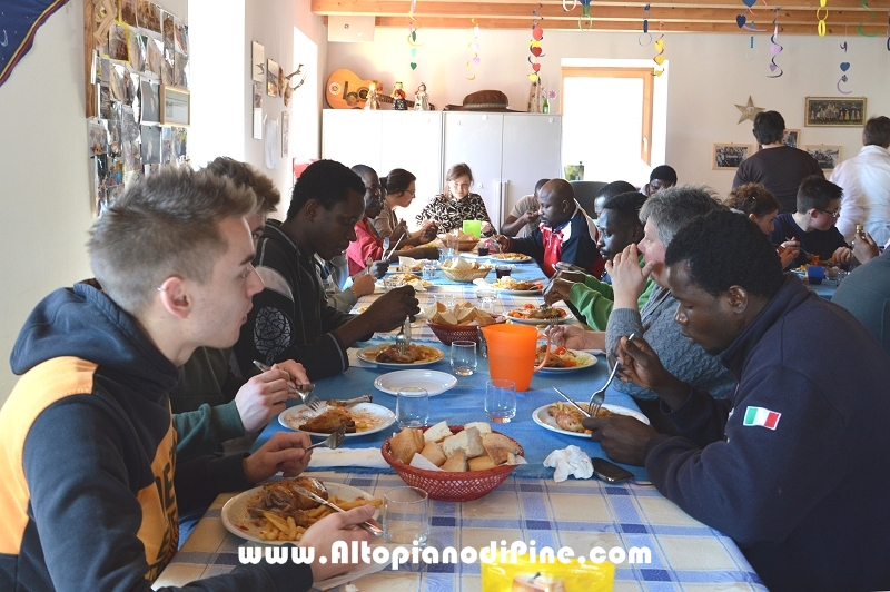 Pranzo conviviale con i richiedenti asilo - Tressilla 