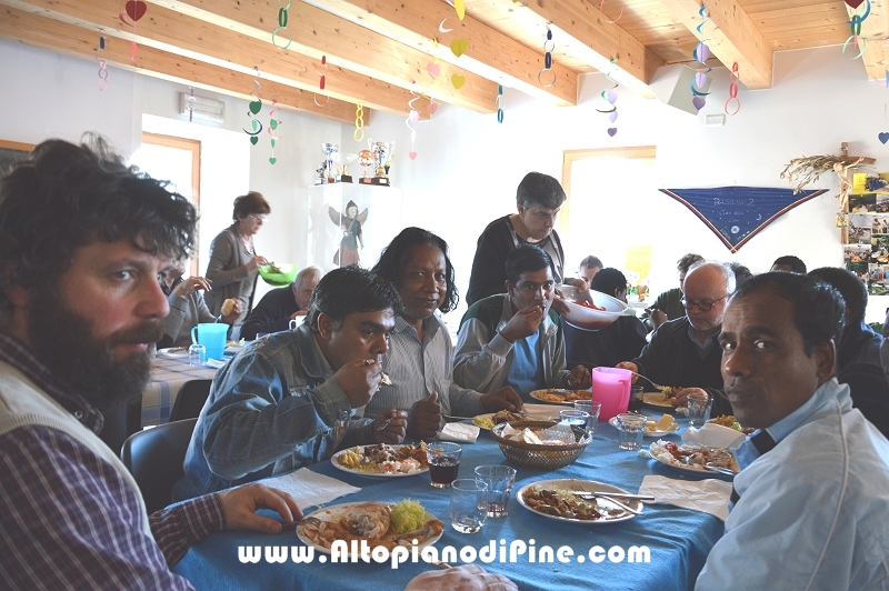 Pranzo conviviale con i richiedenti asilo - Tressilla 