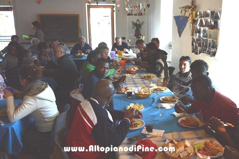 Pranzo conviviale con i richiedenti asilo - Tressilla 