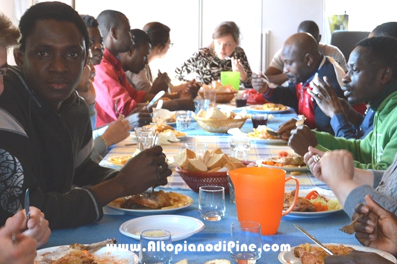 Pranzo conviviale con i richiedenti asilo - Tressilla 