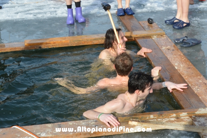 Immersione sottoghiaccio - un bagno rinfrescante...