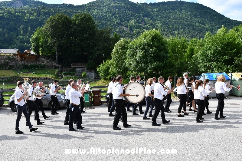 Gemellaggio tra la Banda Cittadina di Carre' ed il  Gruppo Bandistico Folk Pinetano