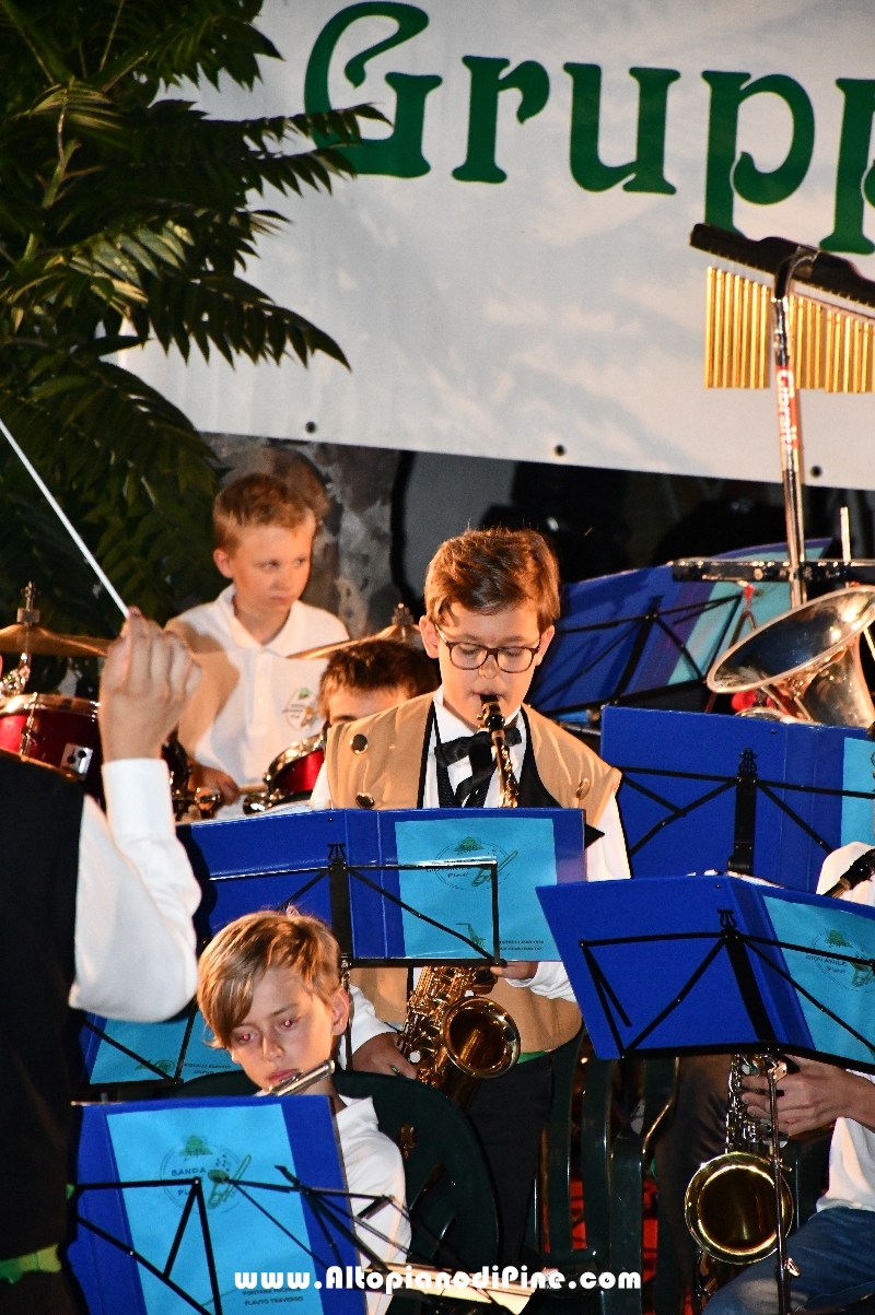 Concerto Banda Giovanile Pine', Gruppo Bandistico Folk Pinetano ed esibizione Majorettes