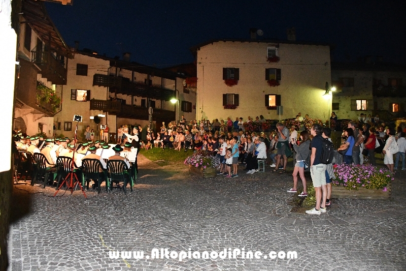 Concerto Banda Giovanile Pine', Gruppo Bandistico Folk Pinetano ed esibizione Majorettes