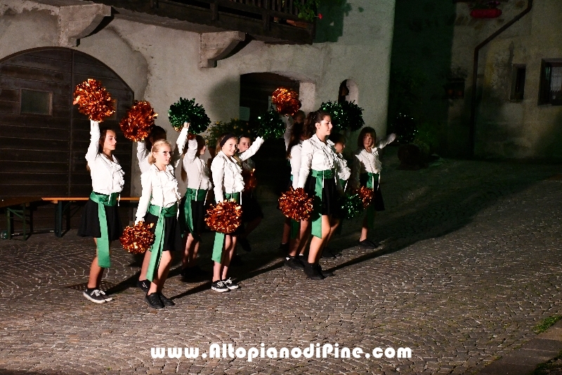 Concerto Banda Giovanile Pine', Gruppo Bandistico Folk Pinetano ed esibizione Majorettes