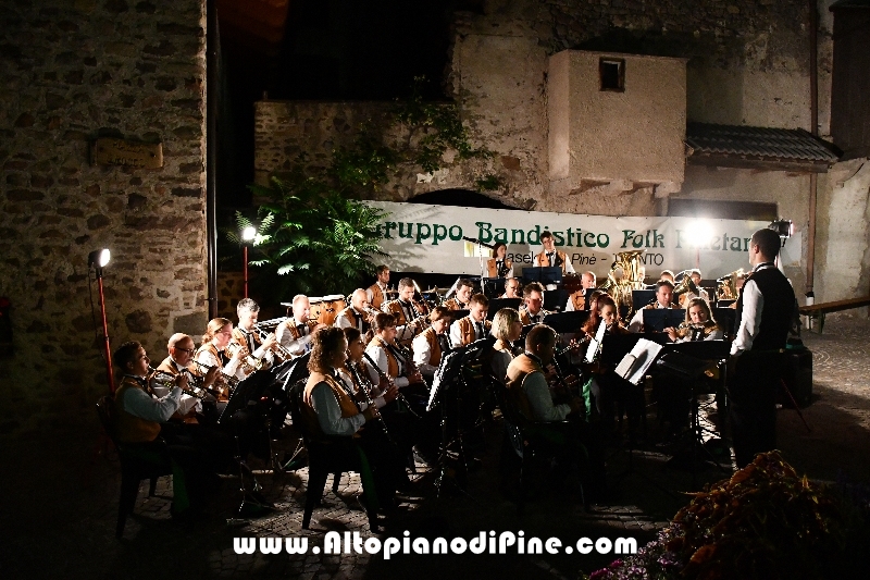 Concerto Banda Giovanile Pine', Gruppo Bandistico Folk Pinetano ed esibizione Majorettes