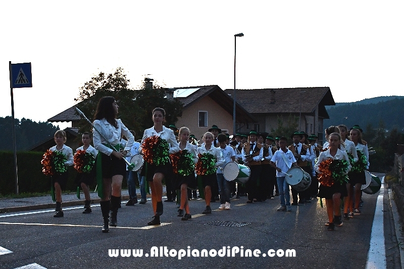 Concerto Banda Giovanile Pine', Gruppo Bandistico Folk Pinetano ed esibizione Majorettes