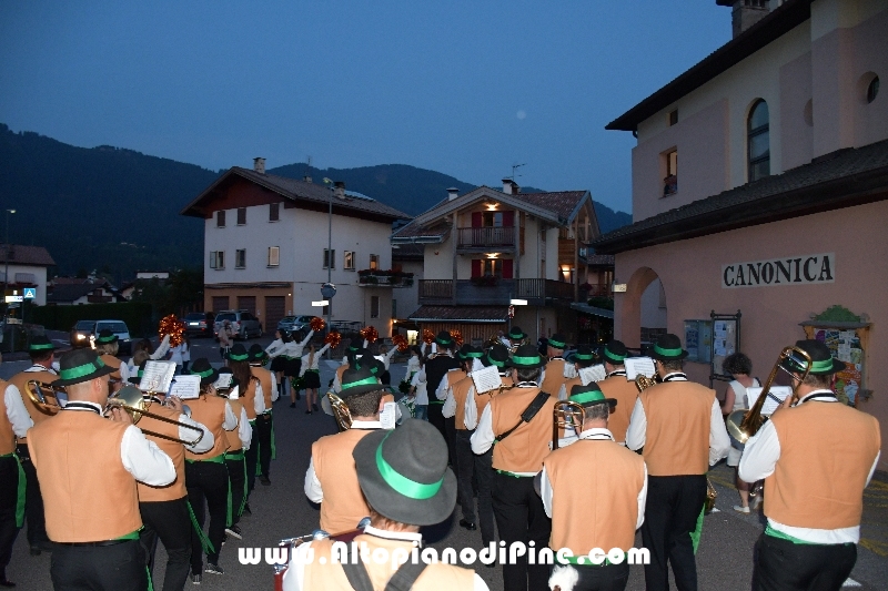 Concerto Banda Giovanile Pine', Gruppo Bandistico Folk Pinetano ed esibizione Majorettes