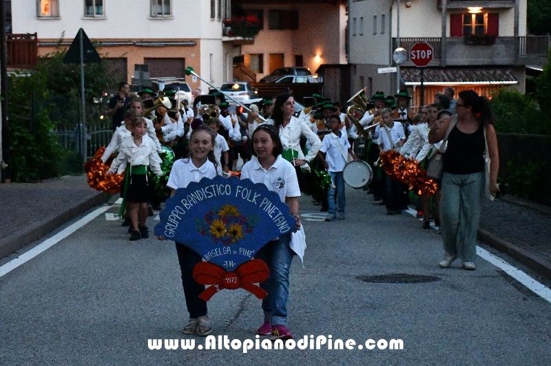 Concerto Banda Giovanile Pine', Gruppo Bandistico Folk Pinetano ed esibizione Majorettes