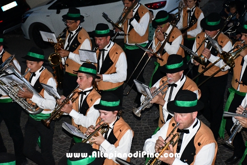 Concerto Banda Giovanile Pine', Gruppo Bandistico Folk Pinetano ed esibizione Majorettes