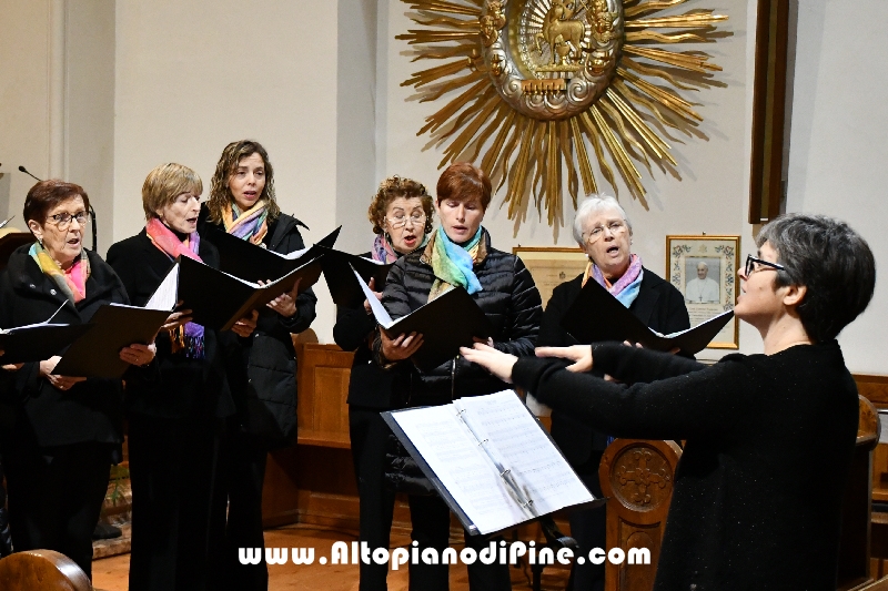 Concerto Natalizio Coro La Sorgente e Coro Costalta -  Baselga di Piné