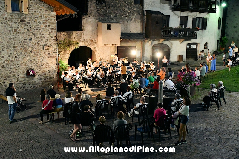 Momenti del concerto Gruppo Bandistico Folk Pinetano