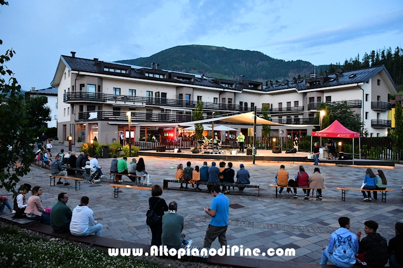 Gang Band Festival Pine' 2024 - esibizione in riva al lago