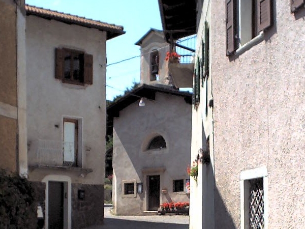 Chiesetta di Tressilla [fotopercorsi/chiesa_tressilla.jpg]