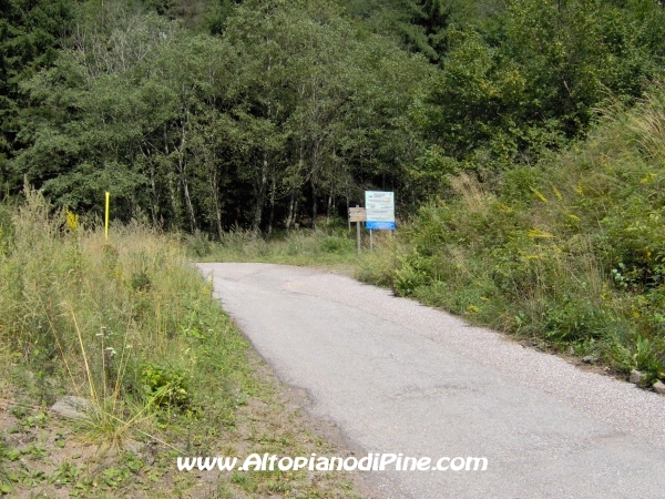 Strada verso Cascata del Lupo e Segonzano [fotopercorsi/strada_piazze-cascatalupo_16.jpg]