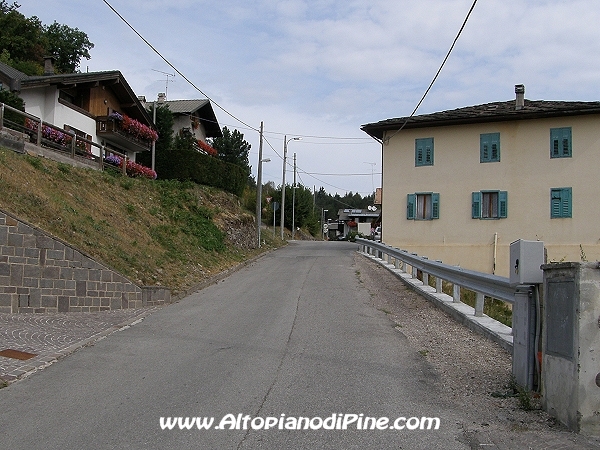 Tressilla - strada [fotopercorsi/strada_tressilladoss2.jpg]